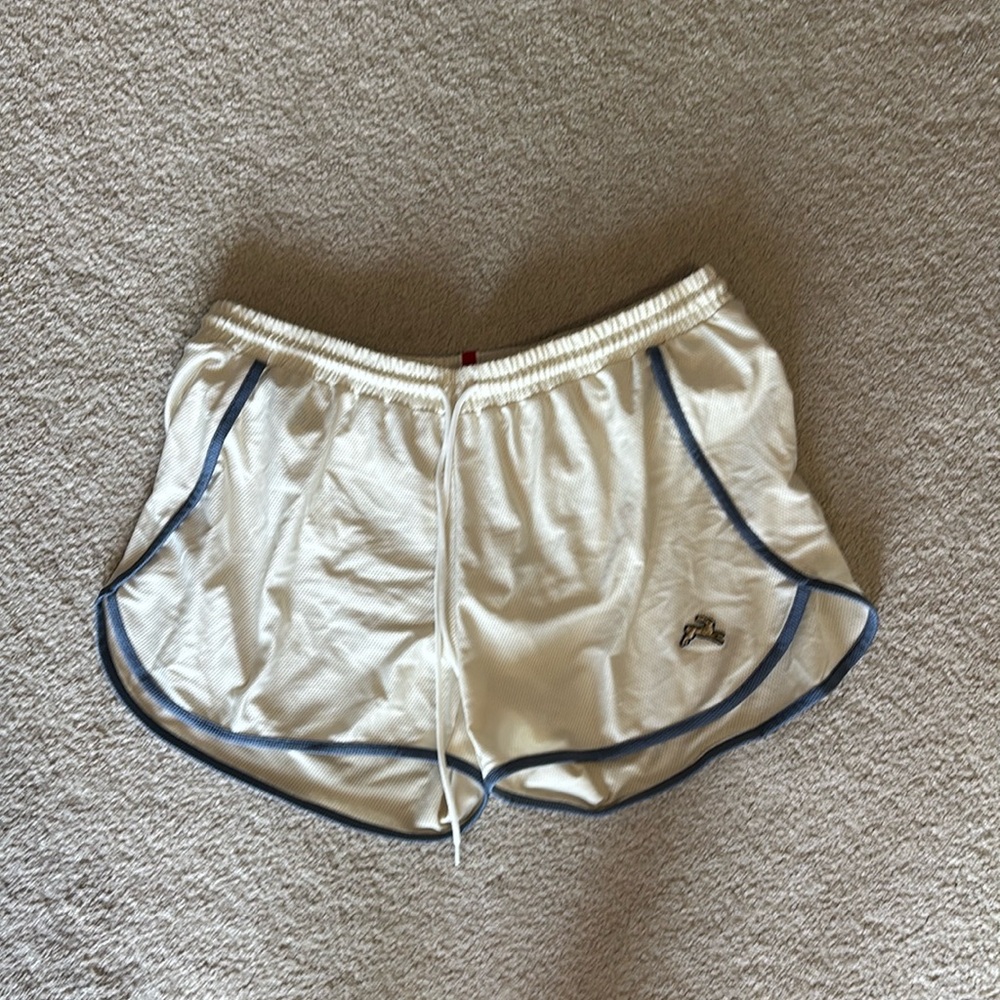 Tracksmith Van Cortlandt Mesh Shorts in ivory/navy